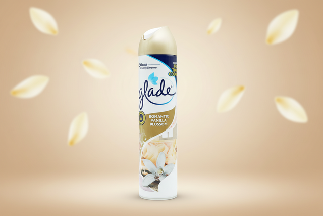 Glade Air freshener Romantic Vanilla Blossom 300ML